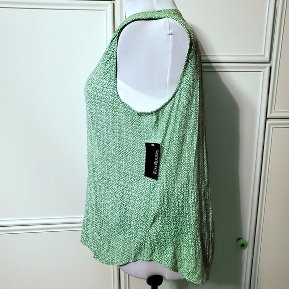 Kim Roger's Women's Dali Green Medallion Sleeveless Liano Top - Picture 3 of 5